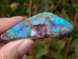 ボルダーオパールのスペシメンを１点アップしました