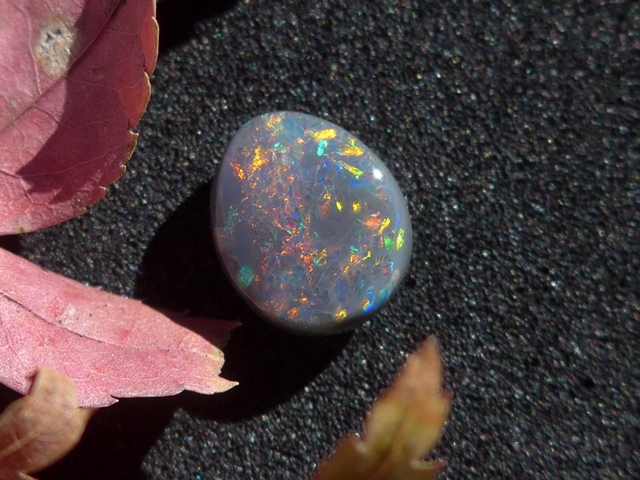赤斑♪ブラックオパールのルースを１点アップしました