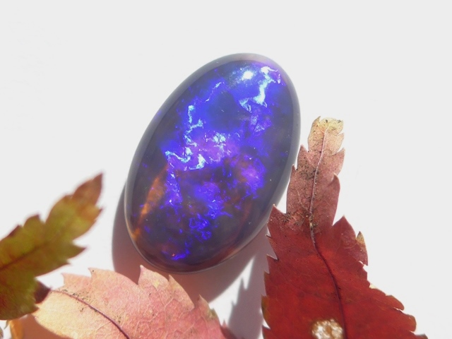 ブラッククリスタルタイプ！オパールのルースを１点アップしました