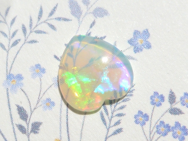 ハートシェイプ💗オパールのルースを1点アップしました
