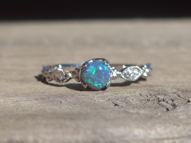 ブラックオパールPt900リングを１点アップしました
