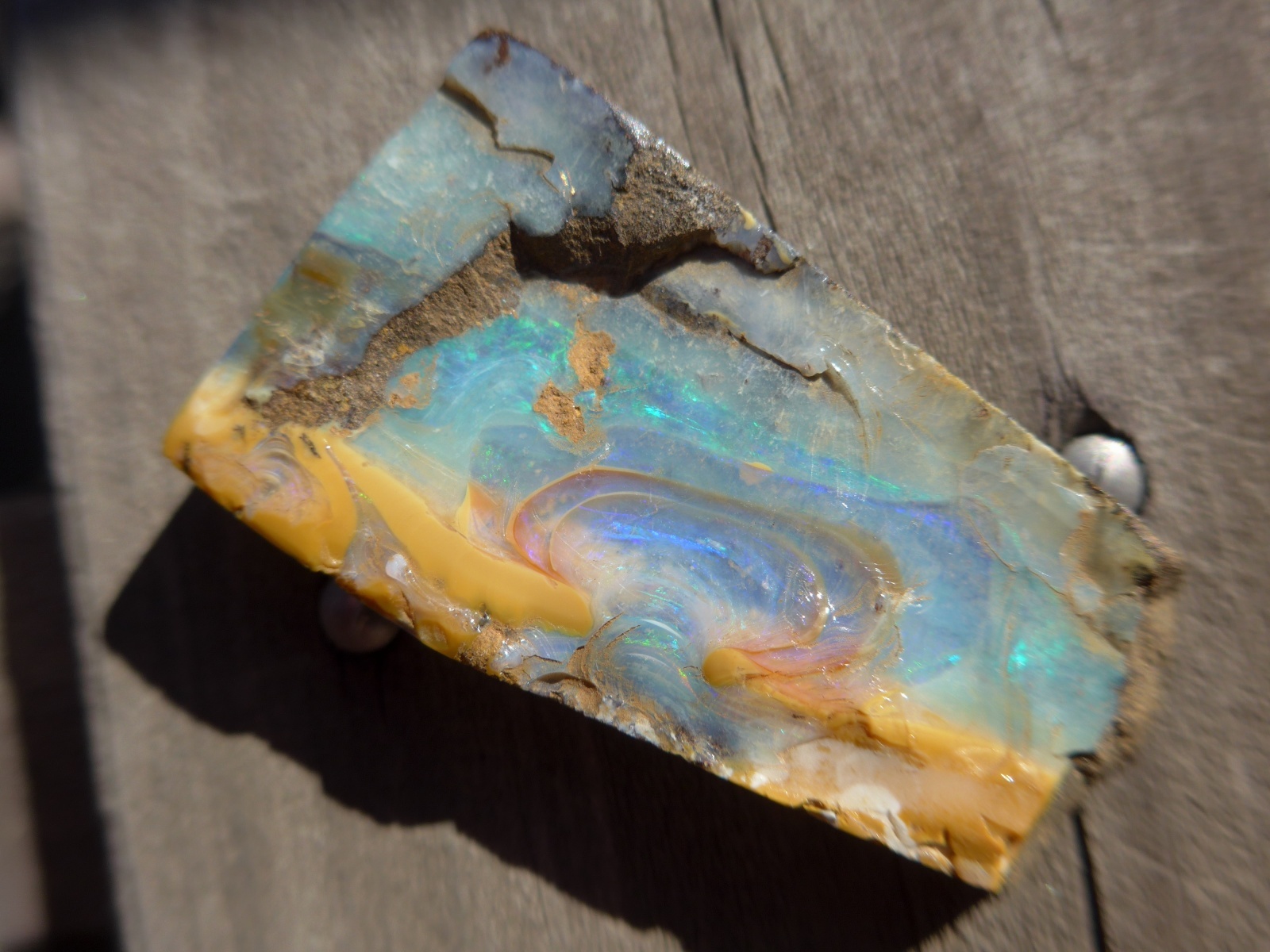 ボルダーオパールのラフを1点アップしました