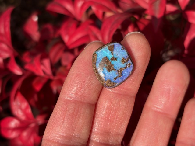 ボルダーオパールのルースを１点アップしました