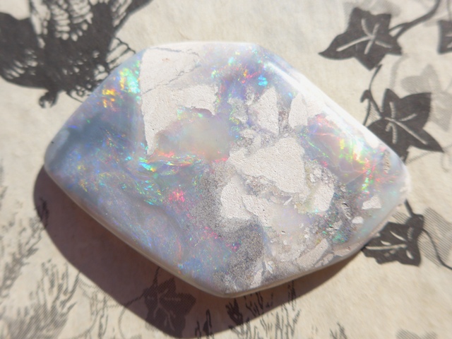 七色🌈ライトニングリッジ産オパールのラブを１点アップしました