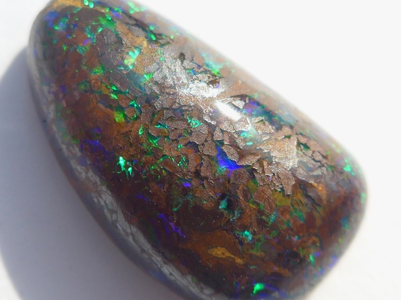 ボルダーオパールのルースを1点アップしました