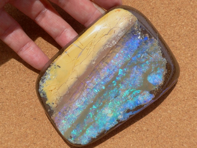ボルダーオパール スペシメン（標本）｜オーストラリア産オパール原石 