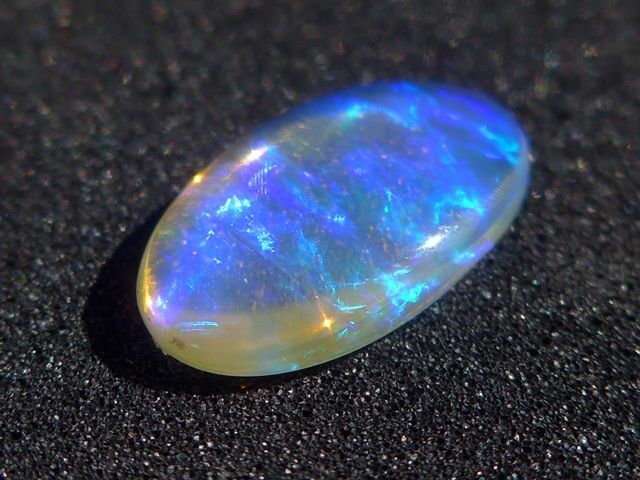 75×125×3㍉ハイクラス　ライトニングリッジ産ブラックオパール　1.8ct