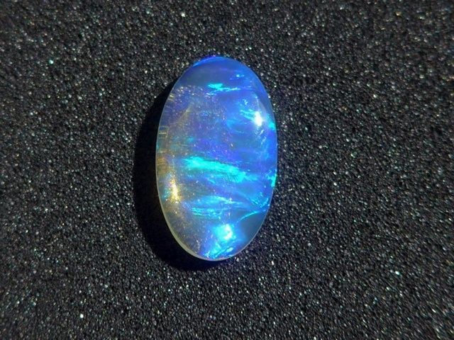 75×125×3㍉ハイクラス　ライトニングリッジ産ブラックオパール　1.8ct