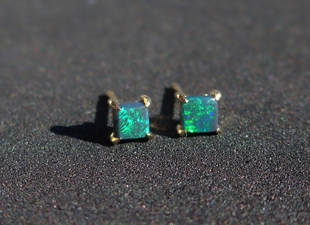 ブラックオパールK18ピアス