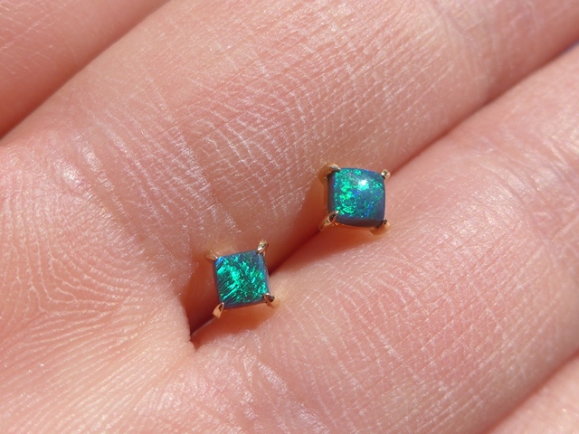 ブラックオパールK18ピアス